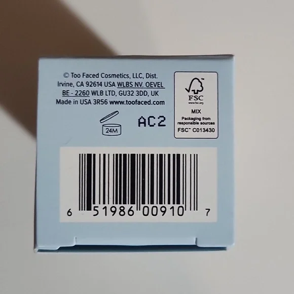 TOO FACED Makeup Insurance 18 Hour Wear - Picture 8 of 8